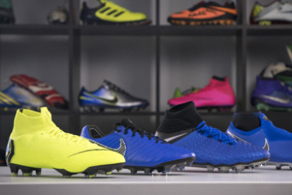 Las míticas Nike R10 Ronaldinho han vuelto. - Blogs - Fútbol Emotion