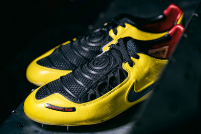 La primera bota de golpeo de Nike ha vuelto. Total 90 Laser I - Blogs -  Tienda de fútbol Fútbol Emotion