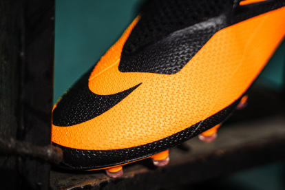 chuteira nike hypervenom caveira