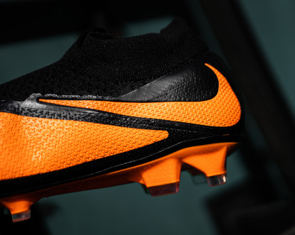 chuteira nike hypervenom caveira