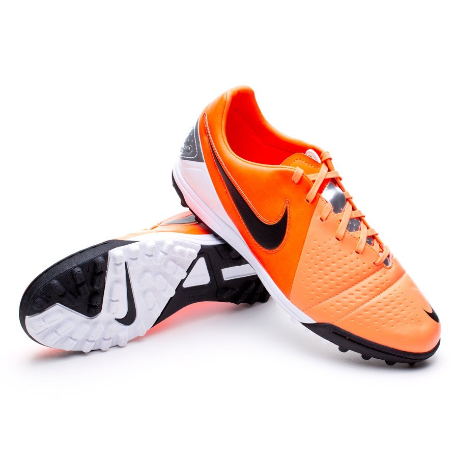 nike ctr360 calcetto