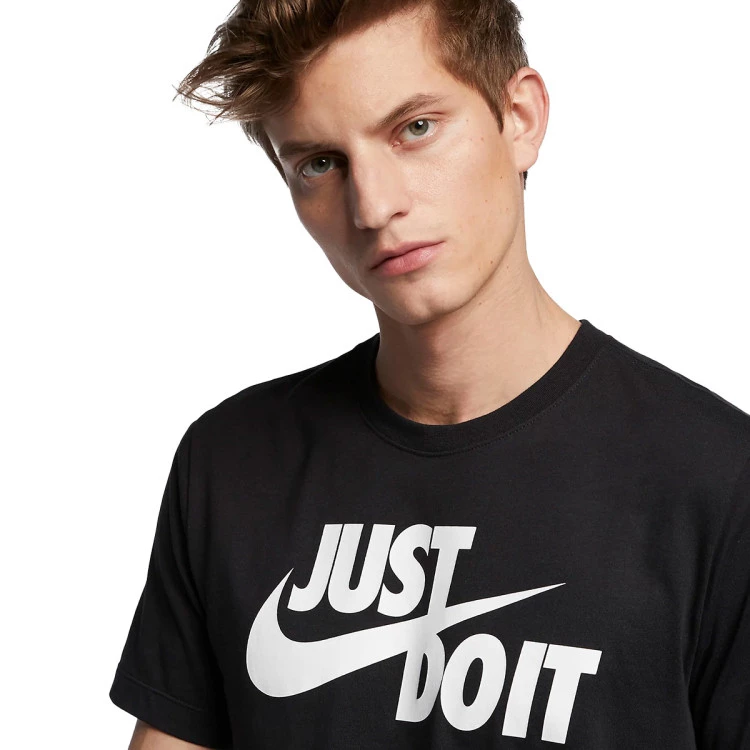 camiseta-nike-sportswear-just-do-it-swoosh-black-white-3