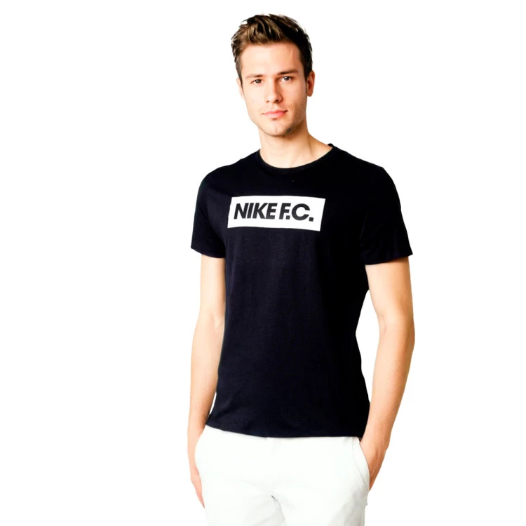 camiseta-nike-nike-f.c.-essentials-black-white-0