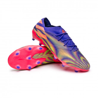 The boots worn by Messi - Football 