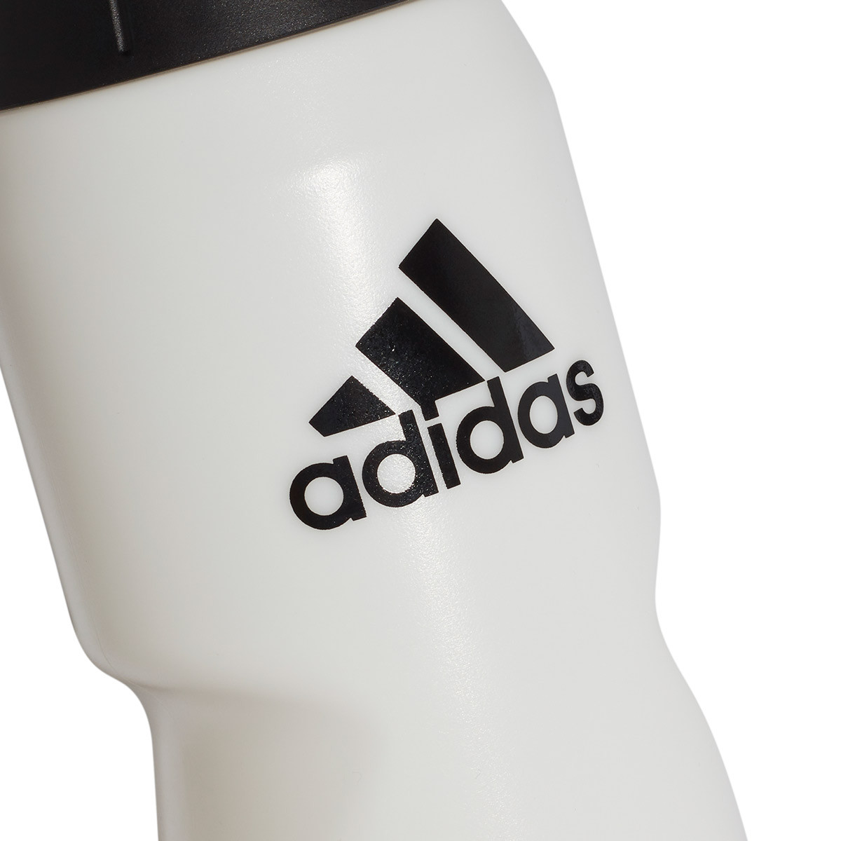 https://www.futbolemotion.com/imagesarticulos/153455/grandes/botella-adidas-performance-0,75-l-white-black-black-2.jpg