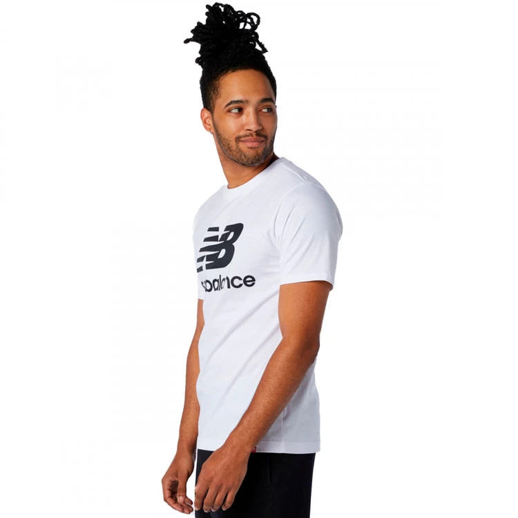 camiseta-new-balance-essentials-stacked-logo-white-2