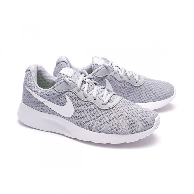 zapatilla-nike-tanjun-gris-0