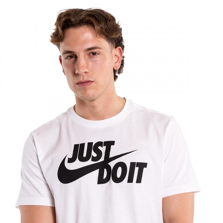 camiseta-nike-sportswear-just-do-it-swoosh-white-black-3