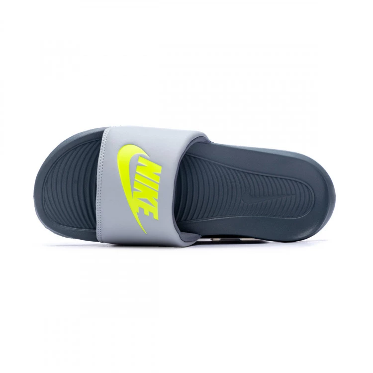 chanclas-nike-victori-one-grey-fog-volt-smoke-grey-4