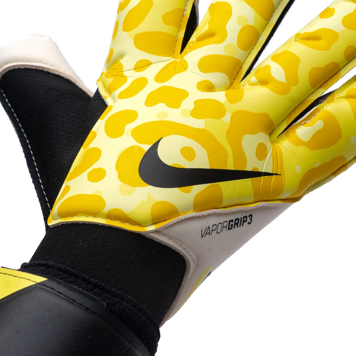 Black and yellow on sale nike football gloves