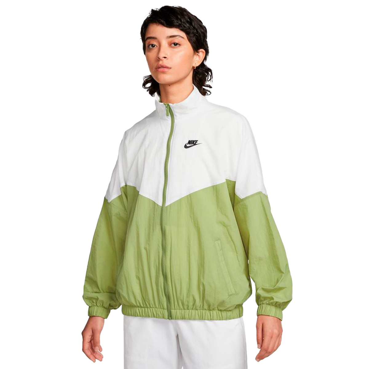 Restricciones poco limpiar Chaqueta Nike Sportswear Essentials Windrunner Woven Mujer White-Alligator  - Fútbol Emotion