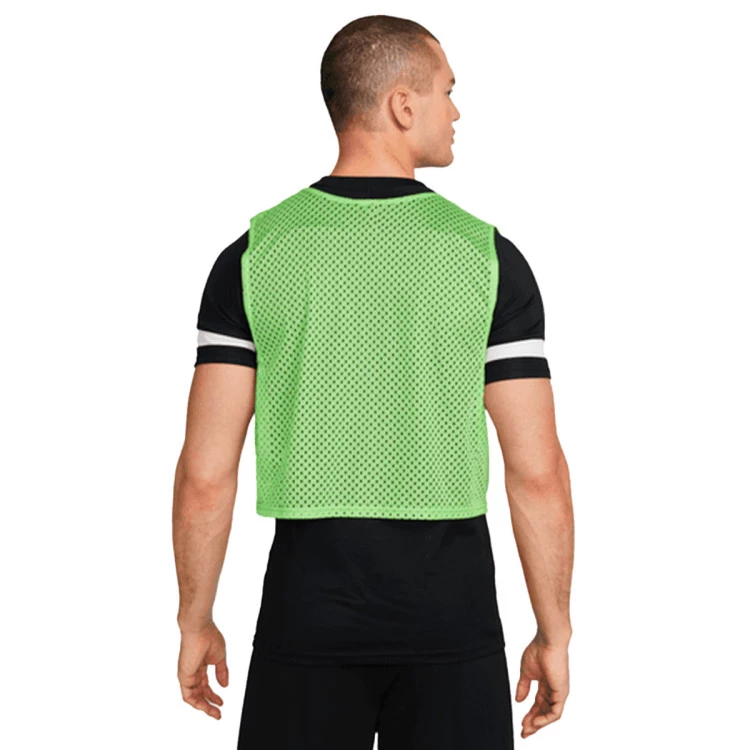 peto-nike-training-bib-park-20-action-green-black-1