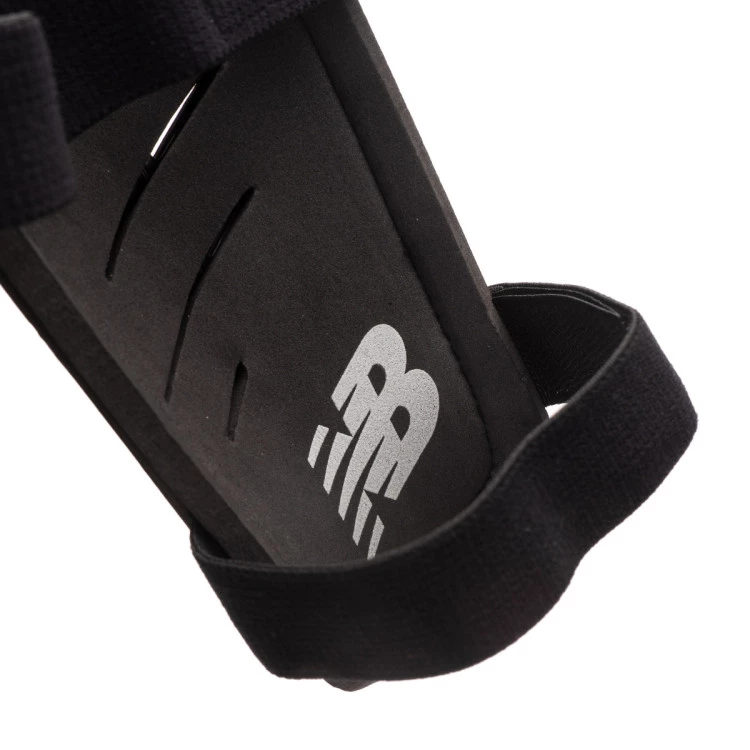 espinillera-new-balance-nclasp-flex-strap-guard-negro-2