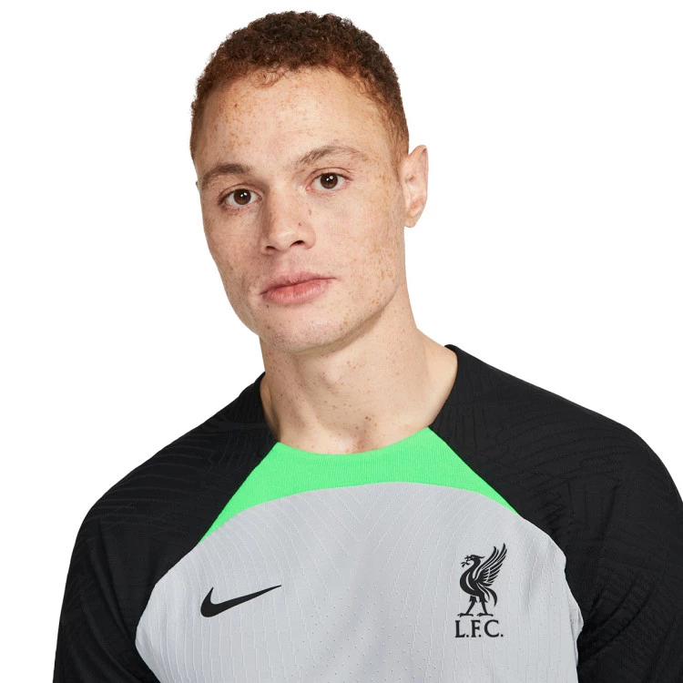 camiseta-nike-liverpool-fc-training-2023-2024-wolf-grey-black-poison-green-black-2