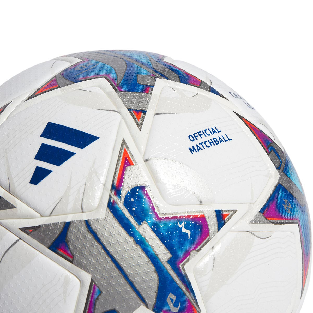 Adidas apresenta bola oficial da UEFA Champions League 2022/23