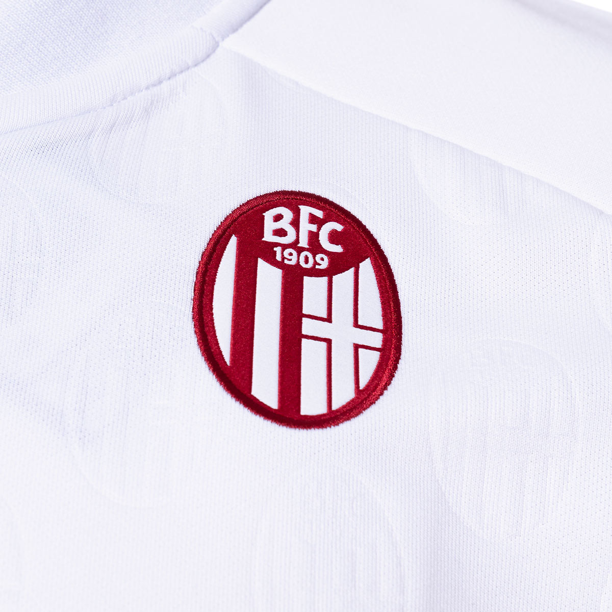 Camisola Macron Bolonha FC 1909 Segundo Equipamento 2023-2024 White -  Fútbol Emotion