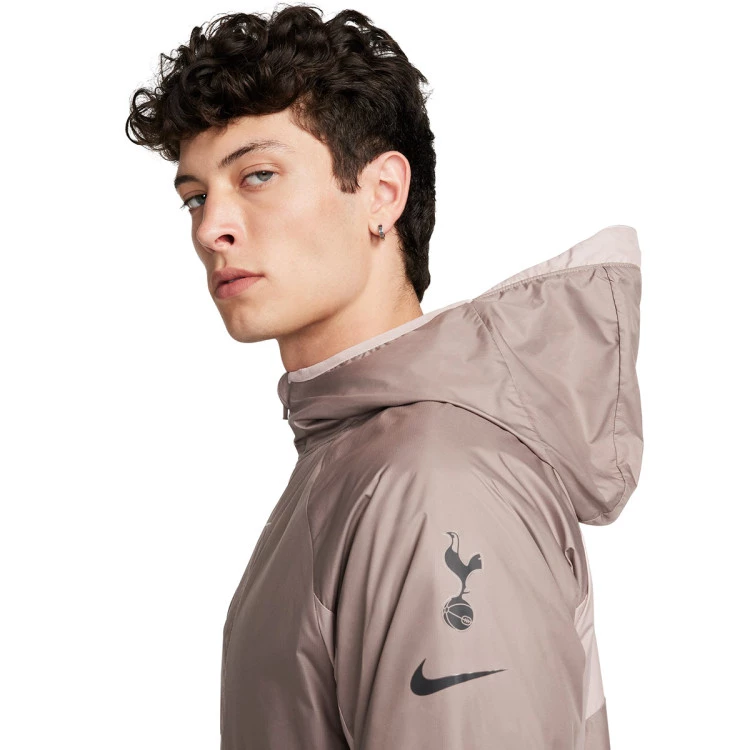 chaqueton-nike-tottenham-hotspur-fc-fanswear-2023-2024-taupe-haze-diffused-taupe-black-2