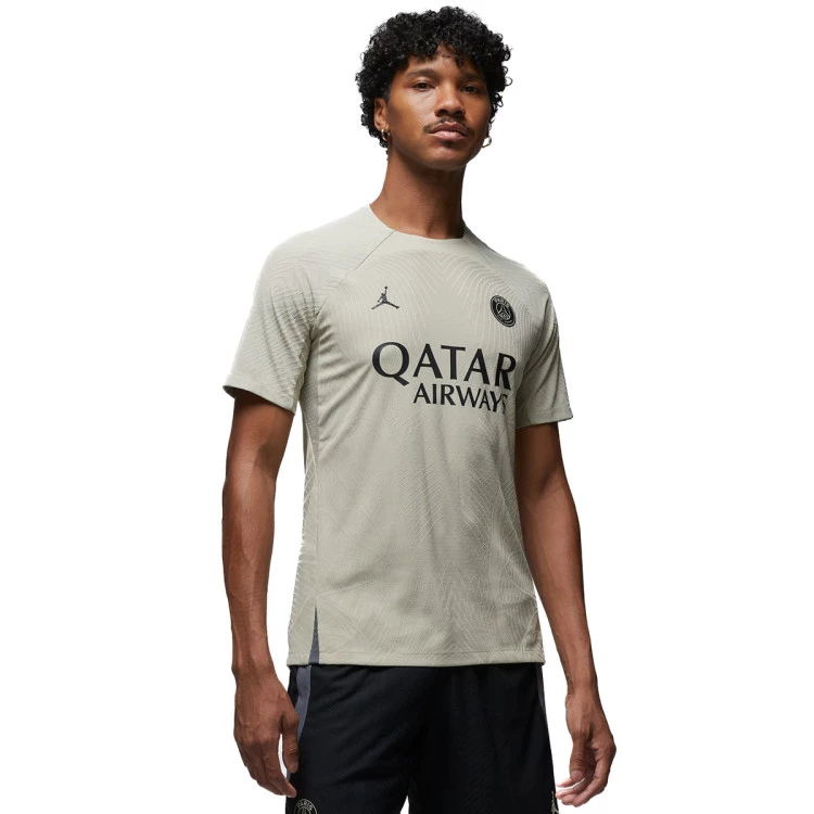 Jersey Jordan Paris Saint Germain x Jordan Training 2023 2024 Stone Iron Grey Black Futbol Emotion