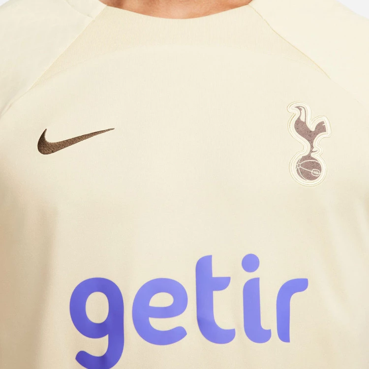 camiseta-nike-tottenham-training-2023-2024-team-gold-ironstone-4