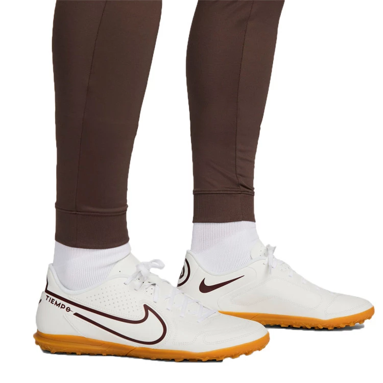 pantalon-largo-nike-tottenham-training-2023-2024-adulto-ironstone-team-gold-no-sponsor-3rd-4