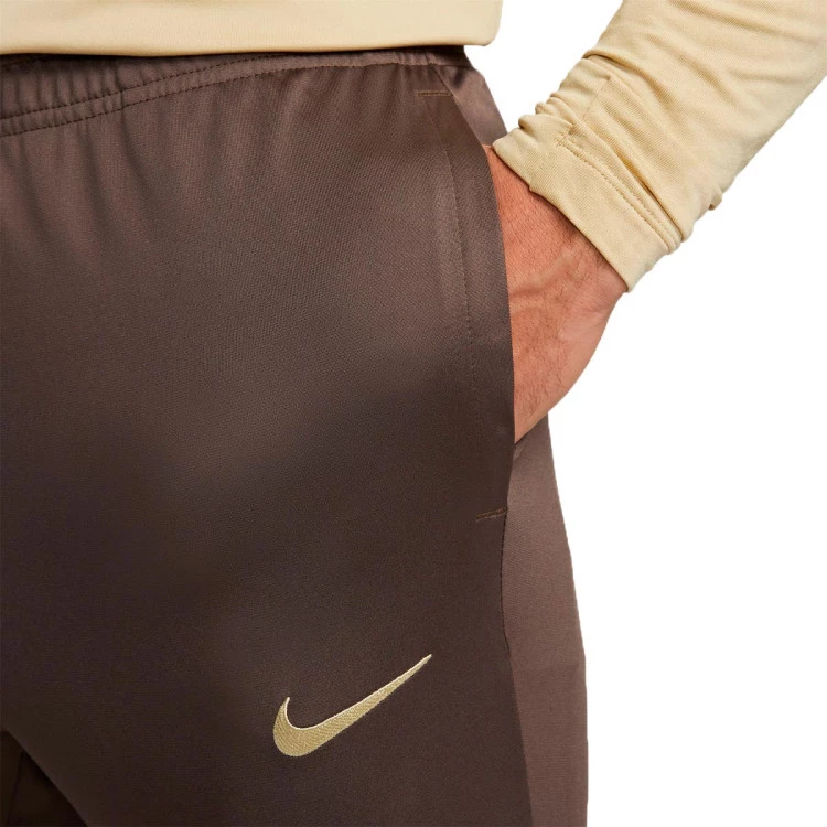 pantalon-largo-nike-tottenham-training-2023-2024-adulto-ironstone-team-gold-no-sponsor-3rd-5