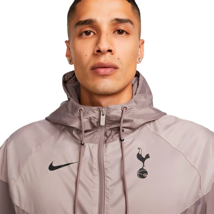 chaqueta-nike-tottenham-fanswear-2023-2024-diffused-taupe-taupe-haze-black-3