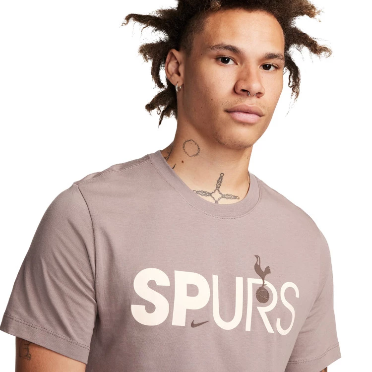 camiseta-nike-tottenham-hotspur-fc-fanswear-2023-2024-taupe-haze-3