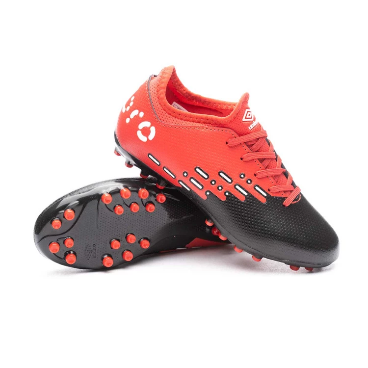 bota-umbro-cypher-ag-nino-black-white-bermillon-0