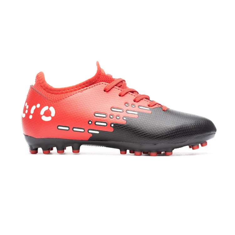 bota-umbro-cypher-ag-nino-black-white-bermillon-1