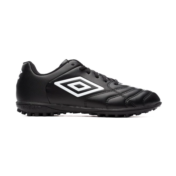 bota-umbro-umbro-classico-xi-turf-nino-black-white-1