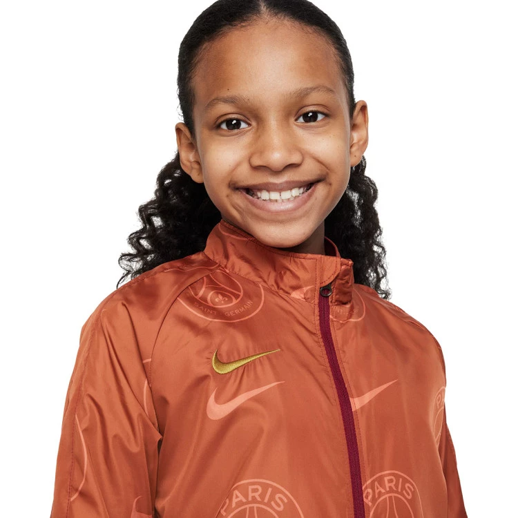 chaqueta-nike-paris-saint-germain-fc-fanswear-2023-2024-nino-gold-suede-team-red-2