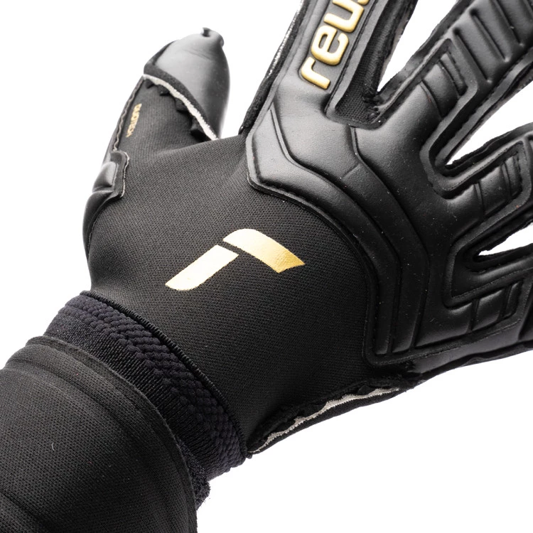 guante-reusch-attrakt-duo-evolution-cut-black-gold-4