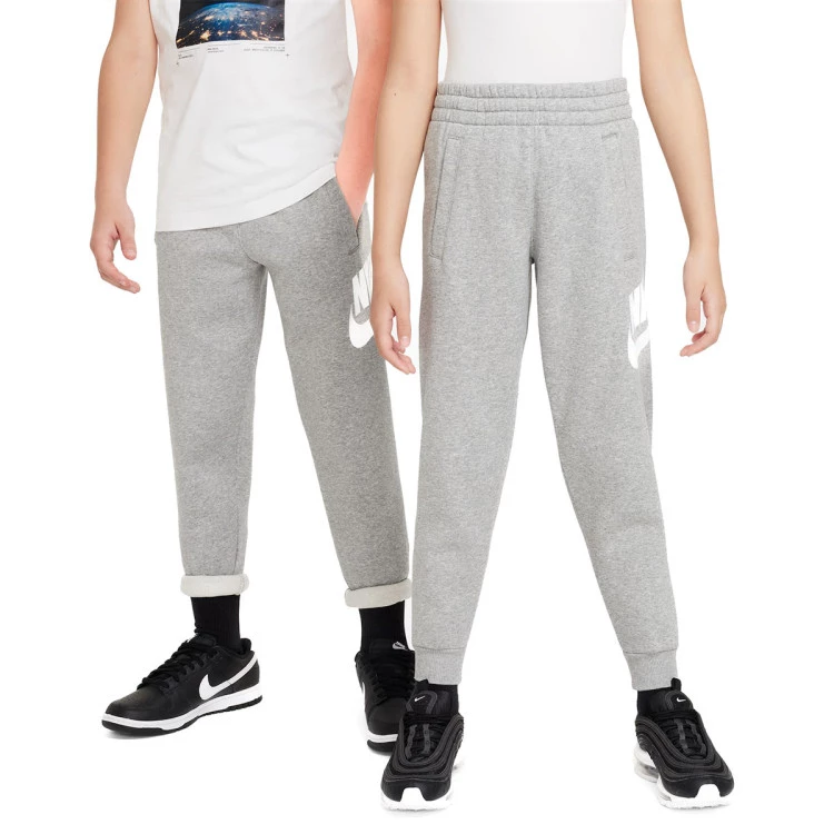 pantalon-largo-nike-sportswear-club-fleece-jggr-hbr-nino-grey-heather-base-grey-white-0