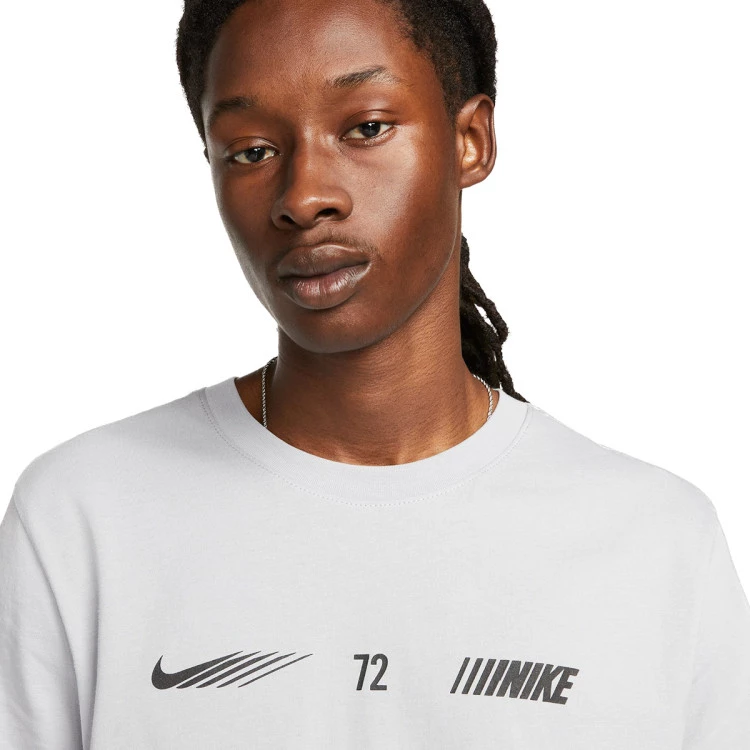 camiseta-nike-sportswear-footbal-inspired-wolf-grey-3