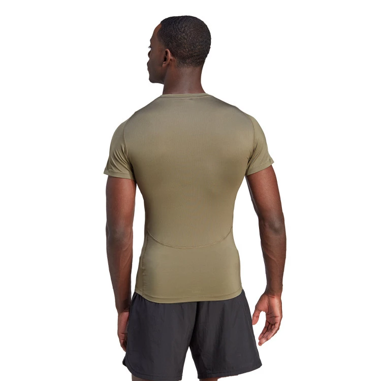 camiseta-adidas-tech-fit-olive-strata-1