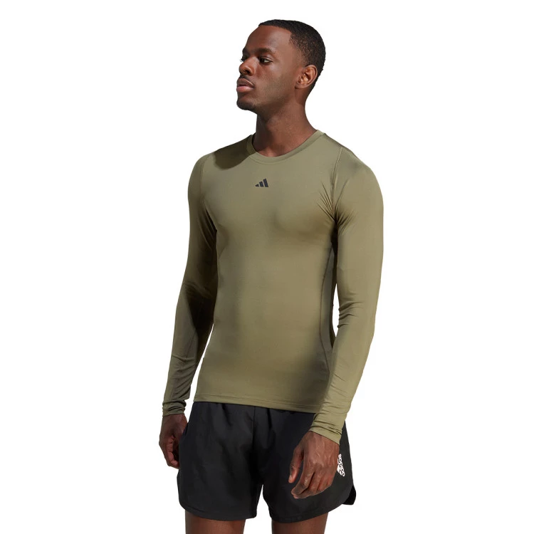 camiseta-adidas-tech-fit-olive-strata-0