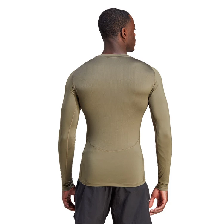 camiseta-adidas-tech-fit-olive-strata-1