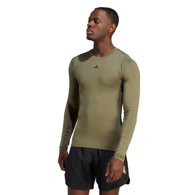 Tech-Fit Trikot