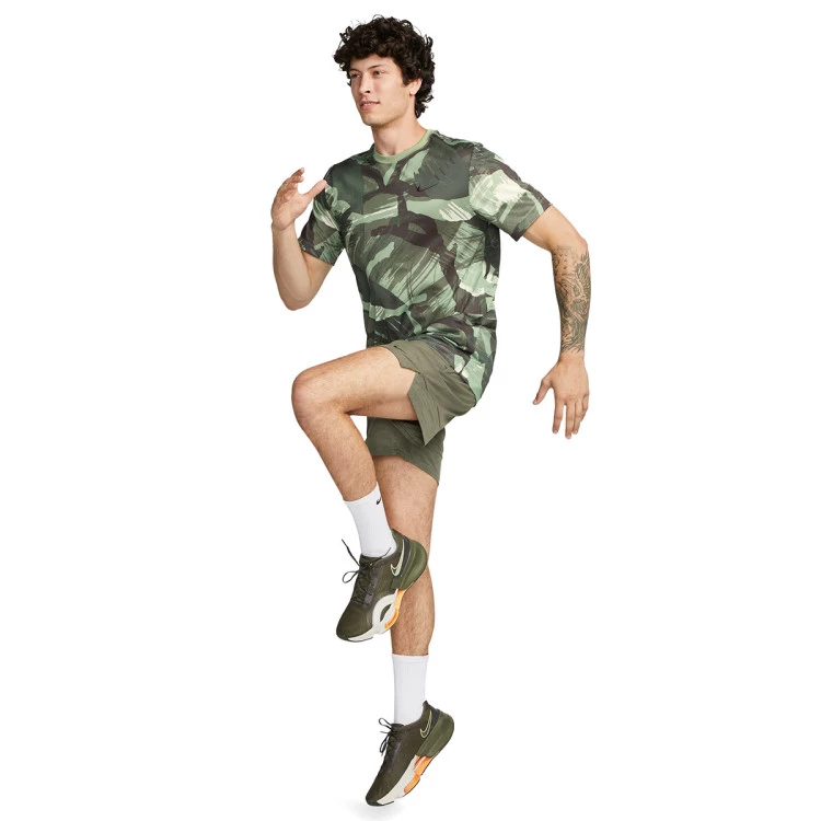 camiseta-nike-dri-fit-legend-camo-oil-green-4