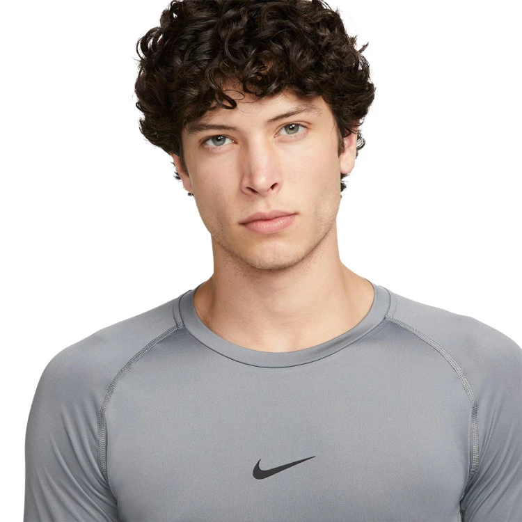 camiseta-nike-pro-dri-fit-tight-smoke-grey-black-2