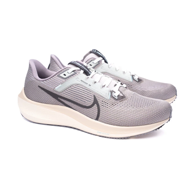 zapatilla-nike-air-zoom-pegasus-40-premium-grey-black-0