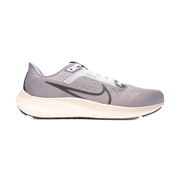 zapatilla-nike-air-zoom-pegasus-40-premium-grey-black-1