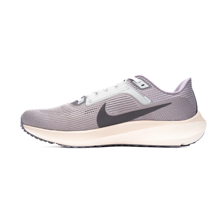 zapatilla-nike-air-zoom-pegasus-40-premium-grey-black-2