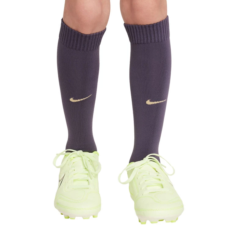 conjunto-nike-inglaterra-segunda-equipacion-eurocopa-2024-nino-dark-raisin-sesame-5