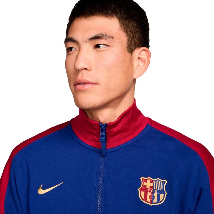 chaqueta-nike-fc-barcelona-pre-match-2024-2025-deep-royal-blue-noble-red-club-gold-2