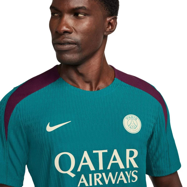 camiseta-nike-paris-saint-germain-fc-training-2024-2025-geode-teal-bordeaux-guava-ice-2