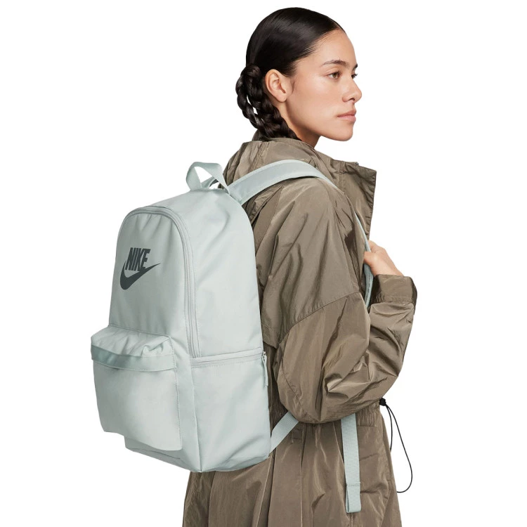 mochila-nike-heritage-light-silver-light-silver-smoke-grey-3