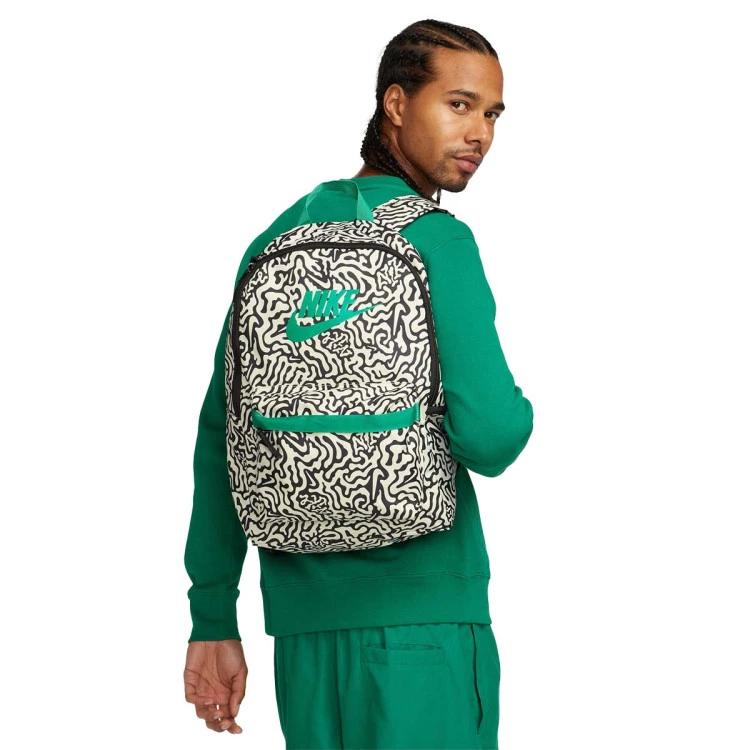 mochila-nike-heritage-craft-black-coconut-milk-stadium-green-5