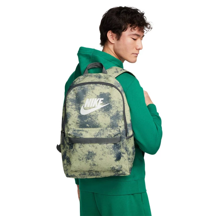 mochila-nike-heritage-25-l-olive-aura-smoke-grey-summit-white-0