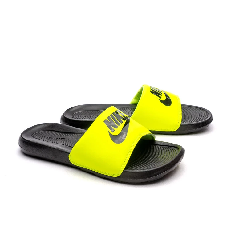 chanclas-nike-victori-one-black-black-volt-0